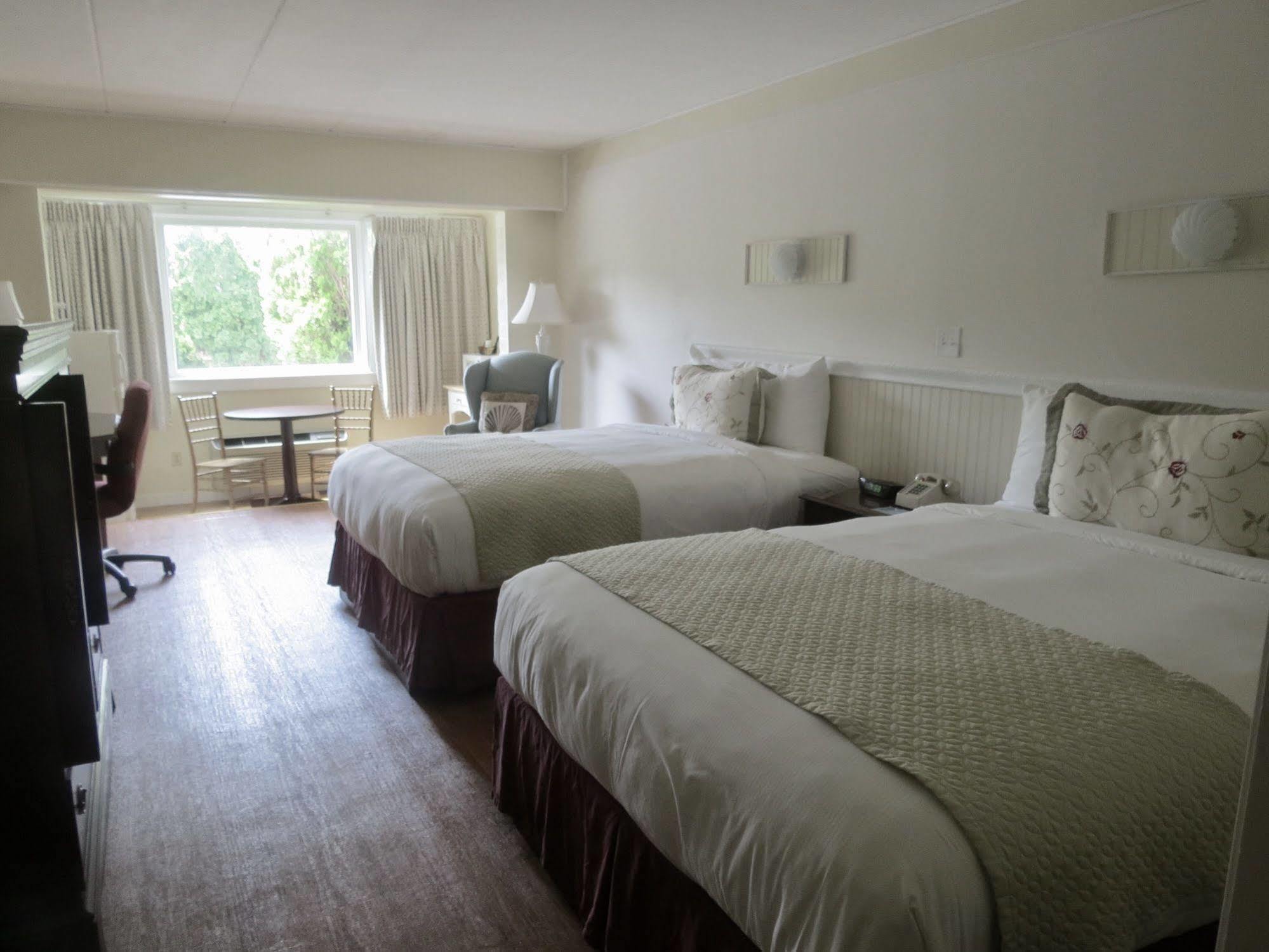 Shoreway Acres Inn Фолмут Экстерьер фото